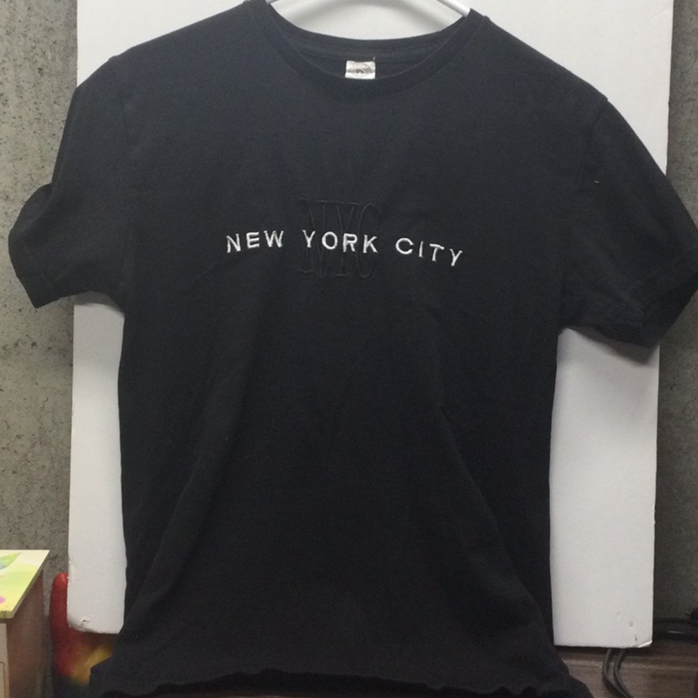 Woman’s small black NYC shirt